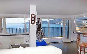 NAUTILUS VISTA MARE MOZZAFIATO a 180 GRADI- POSTO AUTO PRIVATO - 2 CAMERE MATRIMONIALI più 1 DIVANO LETTO SINGOLO-SKY,NETFLIX